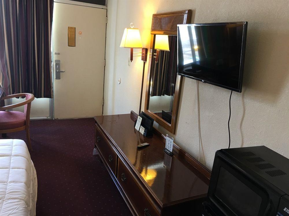 Hotel Days By Wyndham Statesville
